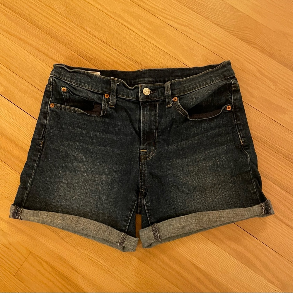 Gap mid rise 5 in dark wash denim shorts 28